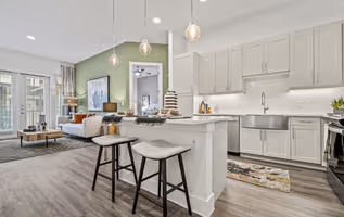 West Highland Mall Blvd Apartment