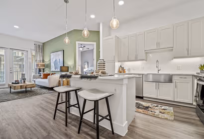 West Highland Mall Blvd Apartment