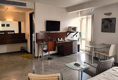 Premium Serviced Apartment at Lavellle Road