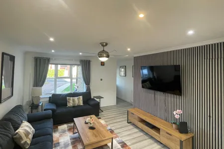 Kingsash Drive, Hayes House
