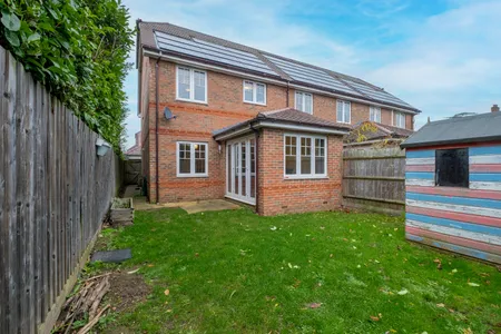 Modern Comfort 4 Bedroom, 3 Bath House in Larchfield