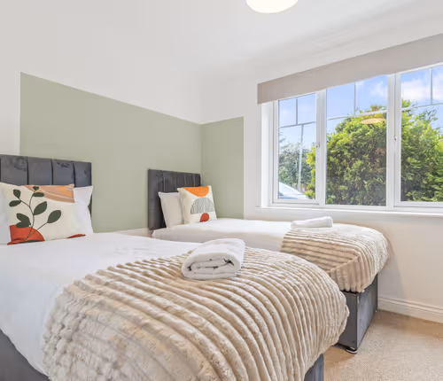 Sage Corner - Free Parking, FastWifi, SmartTV with Netflix by Yoko Property