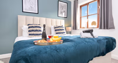 4 Bedroom House - Central MK - Free Parking, Garden and Smart TVs with Netflix by Yoko Property