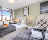 4 Bedroom House - Central MK - Free Parking, Garden and Smart TVs with Netflix by Yoko Property