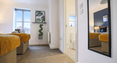 6 Bedroom House with Air Hockey, Parking & Garden