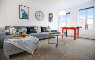 6 Bedroom House with Air Hockey, Parking & Garden