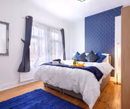 3 Bedroom House in City Centre - Sleeps up to 7 - Free Parking, Fast Wifi, Private Garden and Smart TVs by Yoko Property