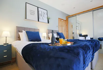 Central House with Free Parking, Super-Fast Wifi, Garden, Balcony, and Smart TV with Virgin TV and Netflix by Yoko Property