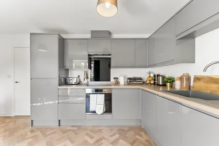 Fully equipped kitchen at 20 Lacewood Close