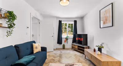 Living room at 20 Lacewood Close