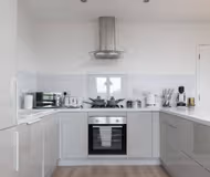 Huntley Crescent by Mia Partners
