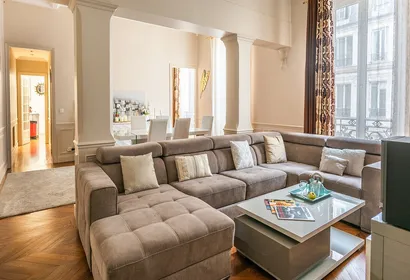 100m² Luxury Paradise in Champs Elysees