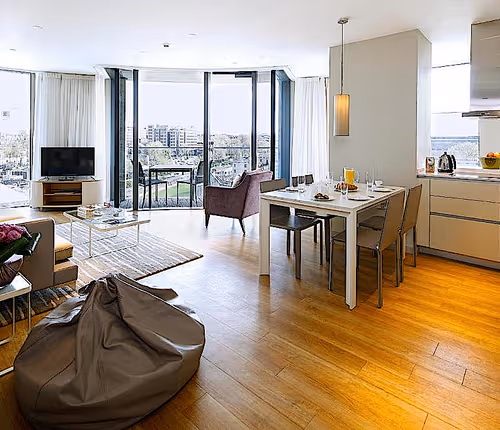 Three Quays Residences in Tower Hill