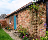 Lowes Cottage by Mia Partners