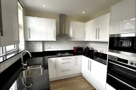 Luxury 2 Bed Apartment in London