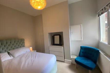 Lovely Furnished Patio 2 Bed Apartment in London