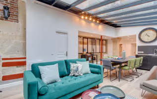 Expansive skylights 4-bedroom Montrogueil Luxury