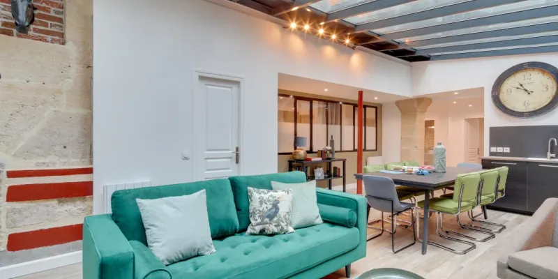 Expansive skylights 4-bedroom Montrogueil Luxury