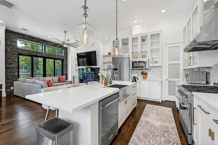 Fully equipped kitchen at Eunice Street