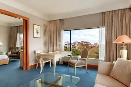 Lotus Rd.  Luxury Serviced Apartment