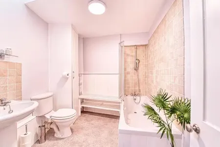 Main bathroom at 183 High Street