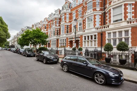 South Kensington Garden Apartment