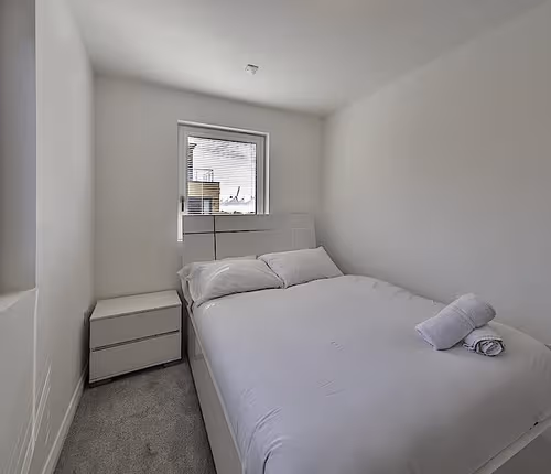 Stylish and Bright 2 Bed Apartment in Ashford