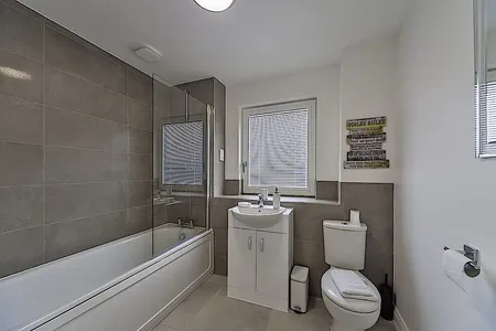 Stylish and Bright 2 Bed Apartment in Ashford