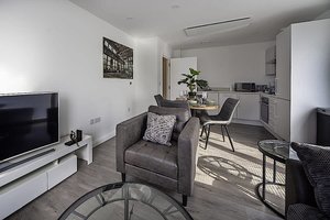 Stylish and Bright 2 Bed Apartment in Ashford