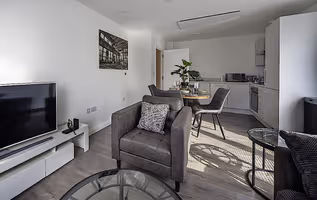 Stylish and Bright 2 Bed Apartment in Ashford