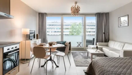 Route de Florissant Serviced Apartment, Les Eaux