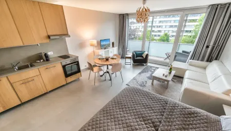 Route de Florissant Serviced Apartment, Les Eaux