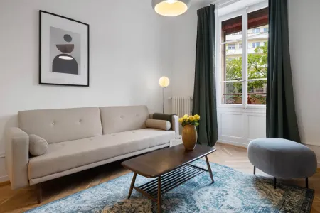 Rue de lathenee Serviced Apartment, Les Eaux