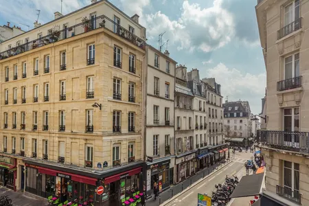 Latin Quarter: Perfect Location by the Sorbonne