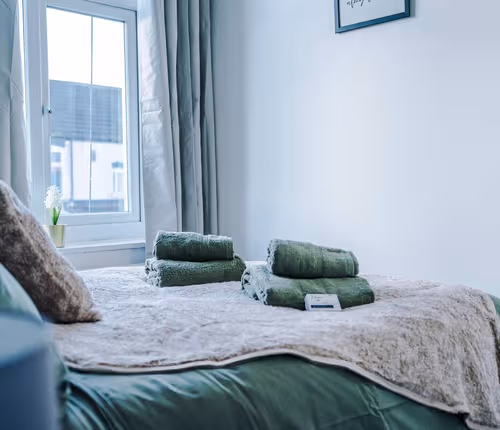 Free Park, Sleeps 8, Stunning Home in Salford