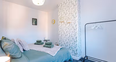 Free Park, Sleeps 8, Stunning Home in Salford