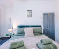 Free Park, Sleeps 8, Stunning Home in Salford