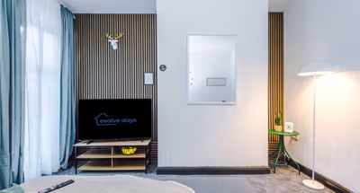 Free Park, Sleeps 8, Stunning Home in Salford
