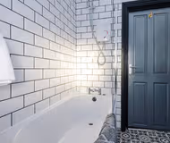 Free Park, Sleeps 8, Stunning Home in Salford