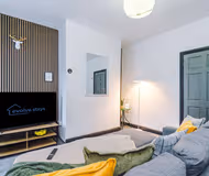 Free Park, Sleeps 8, Stunning Home in Salford