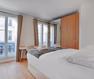 Charming 2-Bedroom Apartment in Monnaie District, Paris 6