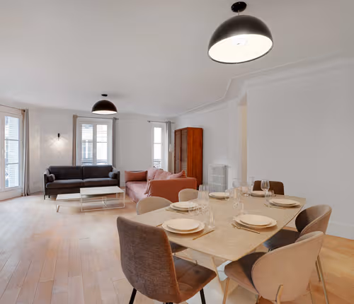 Charming 2-Bedroom Apartment in Monnaie District, Paris 6