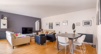 Place Paul Verlaine Service Apartment