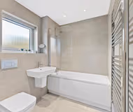 Luxury bathroom at 12 Tatler Close (Oak House)