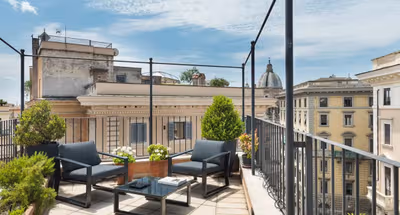 Renaissance views: Penthouse near Castel Sant'Angelo & St. Peter's Basilica