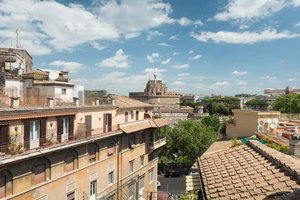 Renaissance views: Penthouse near Castel Sant'Angelo & St. Peter's Basilica