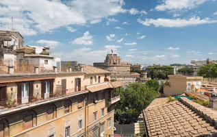 Renaissance views: Penthouse near Castel Sant'Angelo & St. Peter's Basilica