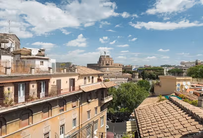 Renaissance views: Penthouse near Castel Sant'Angelo & St. Peter's Basilica