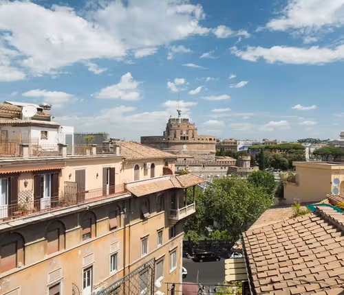 Renaissance views: Penthouse near Castel Sant'Angelo & St. Peter's Basilica