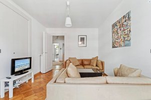 Rue de Service Apartment